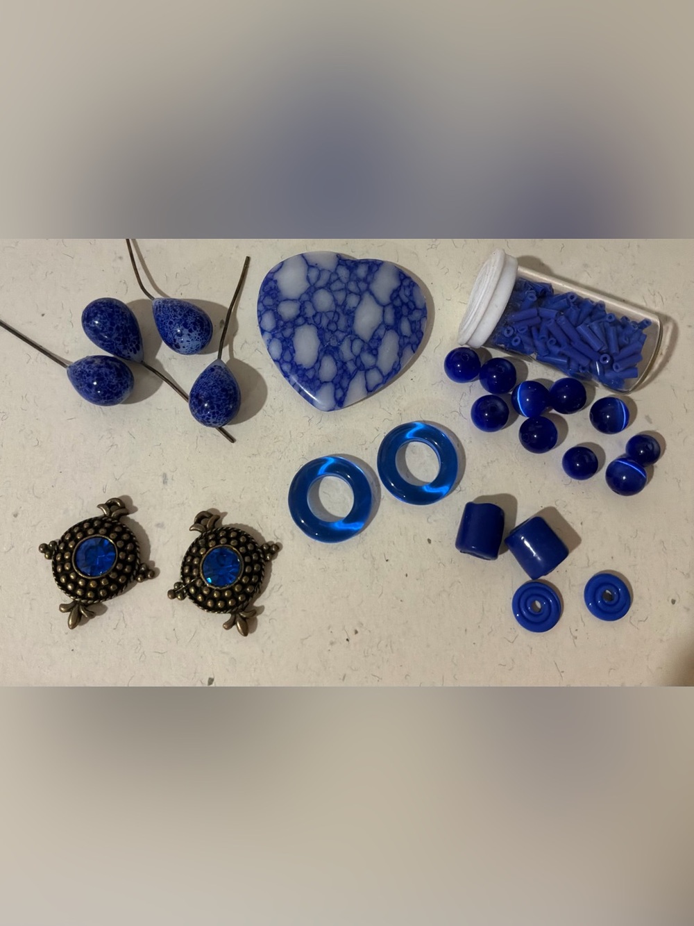 Bead lot - Picture 1 of 5